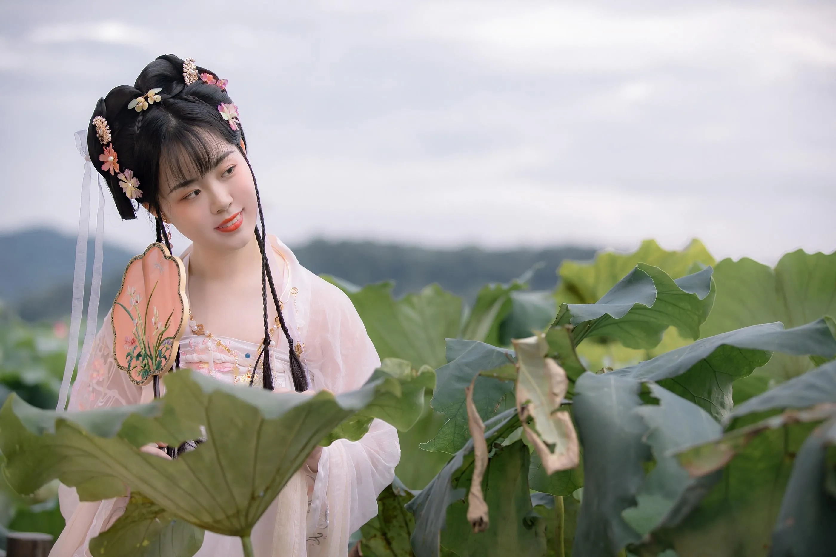 [YITUYU艺图语]2021.12.24 赏荷 僵僵 [24P]插图8